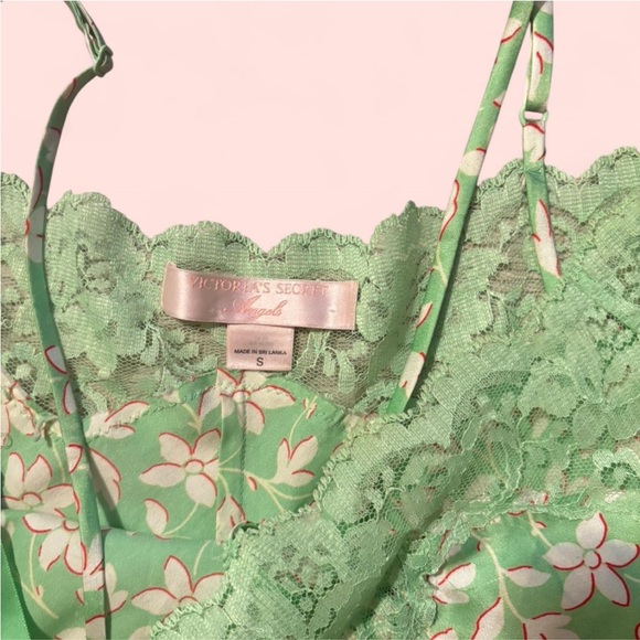 🧚♂️ Vintage Victoria’s Secret Sage Floral Silk Slip 🧚♂️ - Picture 2 of 5